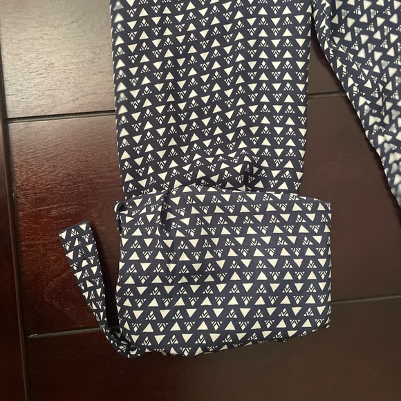 Women’s navy/white patterned The Limited long sleeve, v-neck dress shirt, medium - Picture 3 of 5